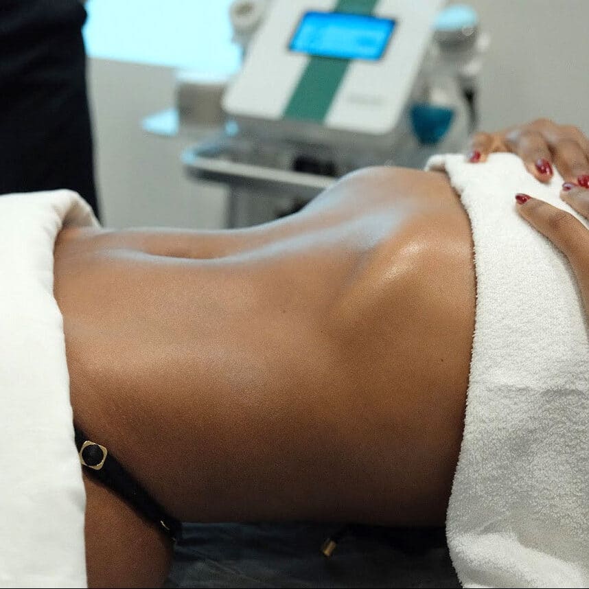 Massagem modeladora corporal brasileira